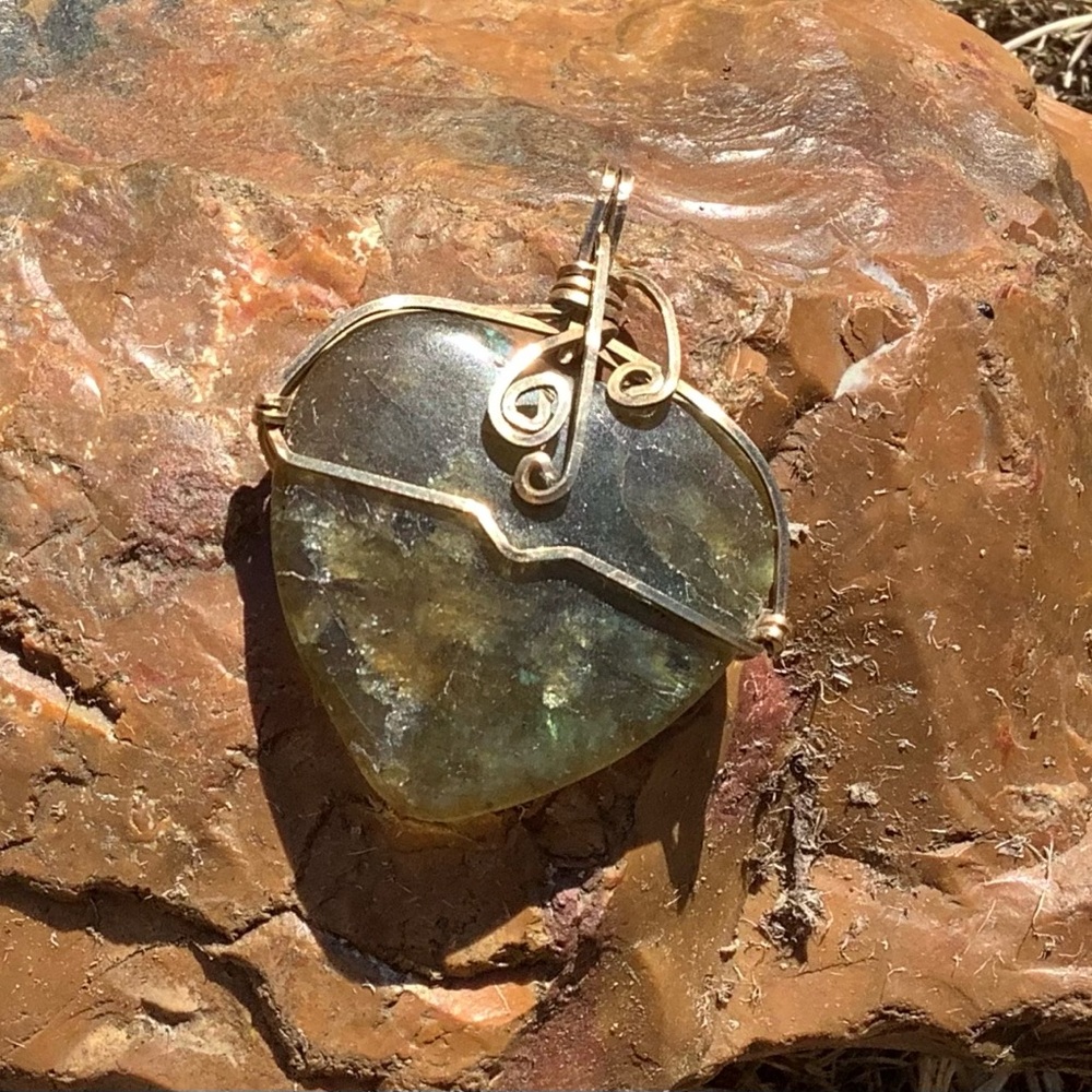 Labradorite Pendant - Picture 4 of 6
